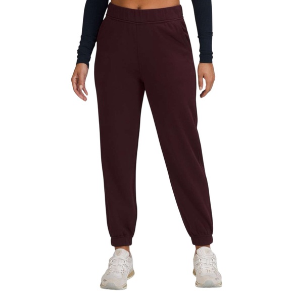 lululemon athletica Pants - Lululemon Relaxed High-Rise Jogger Women’s size 6 in Cassis Burgundy